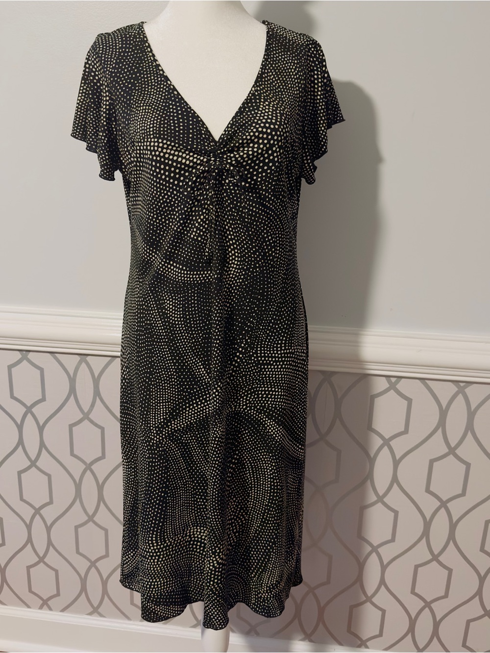 New York & Co V-Neck Black White Polka Dot Dress SZ L Knee Length Cap Sleeve